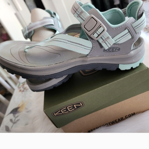 Keen size 8 - Picture 3 of 5